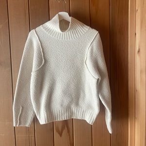 Universal Thread Sweater Medium Beige/Creme Woman